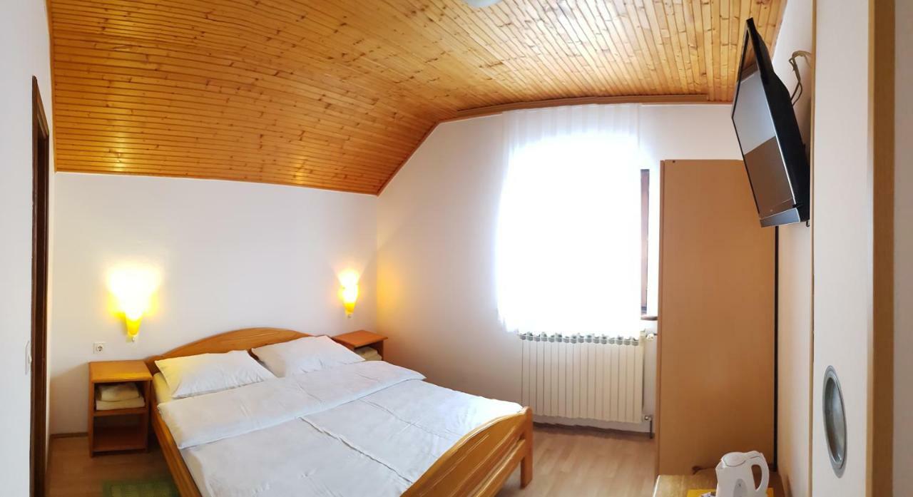 Hotel House Anamarija à Selište Drežničko Extérieur photo