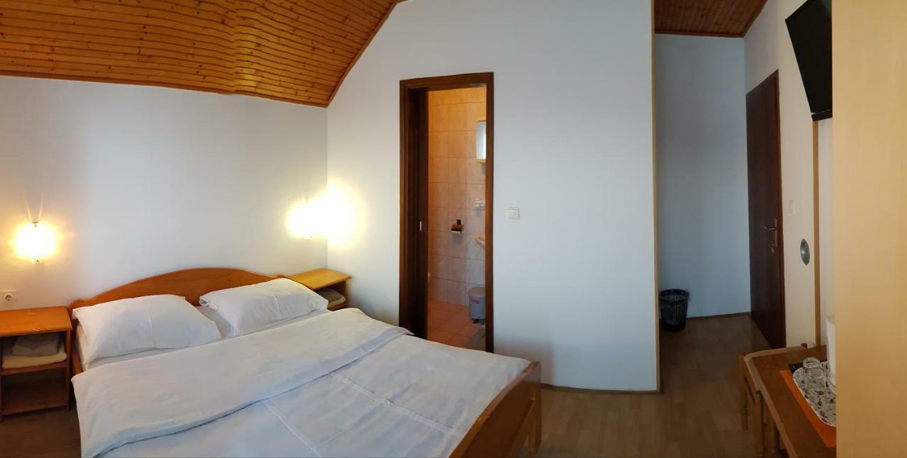 Hotel House Anamarija à Selište Drežničko Extérieur photo